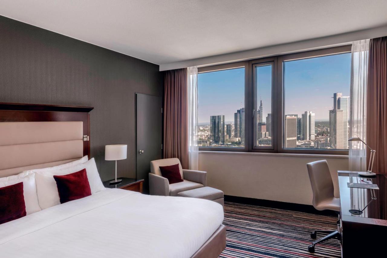 Frankfurt Marriott Hotel Frankfurt am Main Ngoại thất bức ảnh A guest room at the Westin Frankfurt