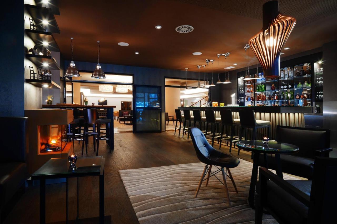 Frankfurt Marriott Hotel Frankfurt am Main Ngoại thất bức ảnh The bar at the hotel