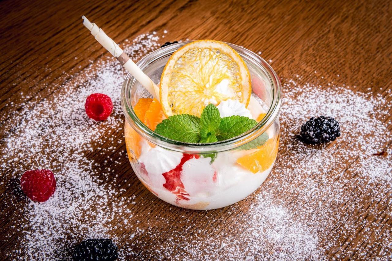 Frankfurt Marriott Hotel Frankfurt am Main Ngoại thất bức ảnh A fruit salad
