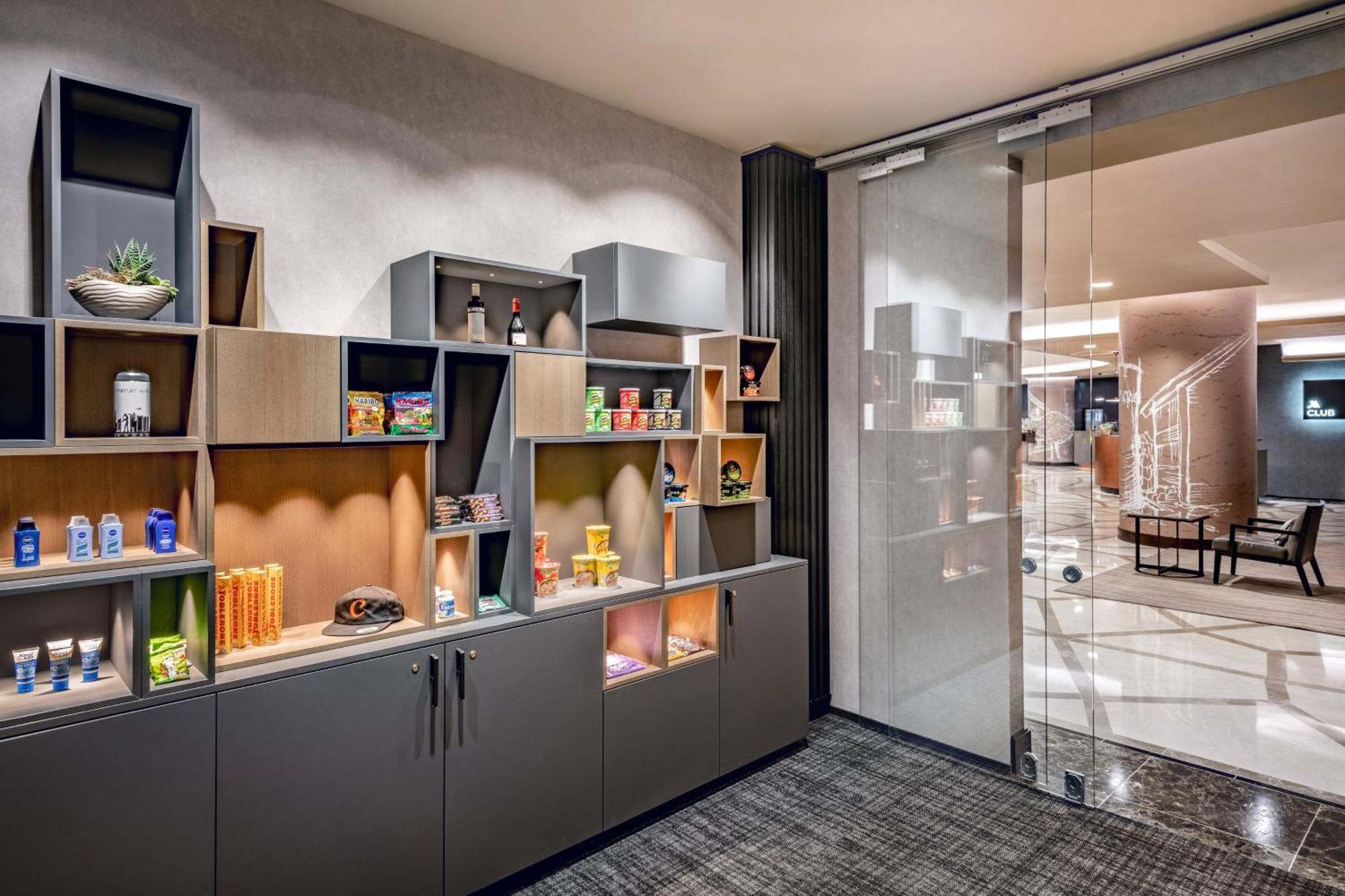 Frankfurt Marriott Hotel Frankfurt am Main Ngoại thất bức ảnh A sliding door
